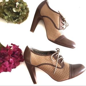 NEW Coach and four Oxford Pump